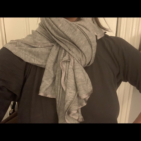 Banana Republic Accessories - Banana Republic Summer Scarf